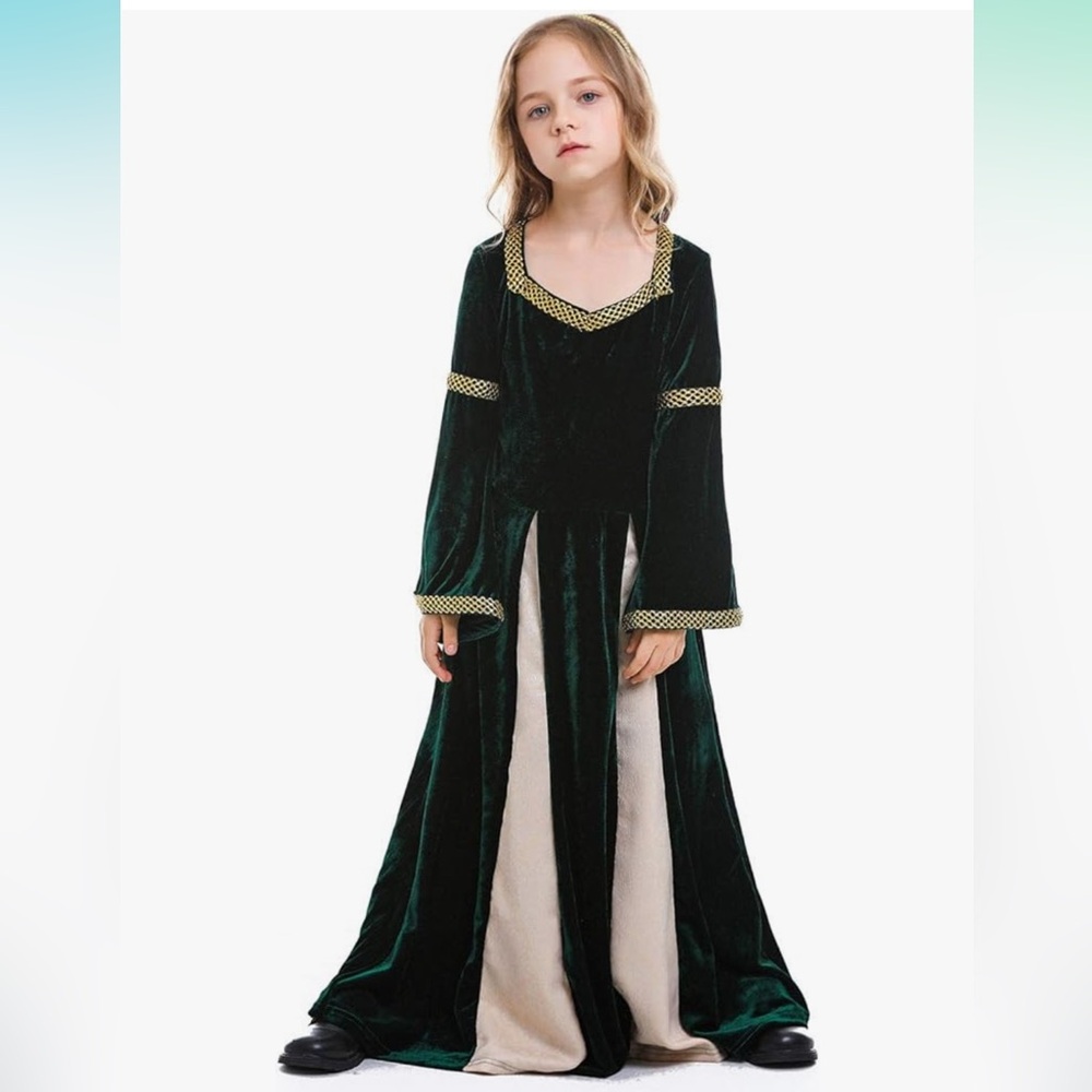 Halloween 🎃 Green velvet medieval renaissance costume with golden threads